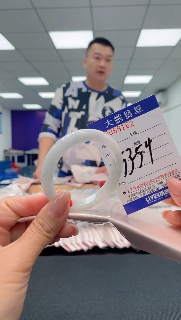 【闪购商品】翡翠手镯未镶嵌AAAAAAAAAA