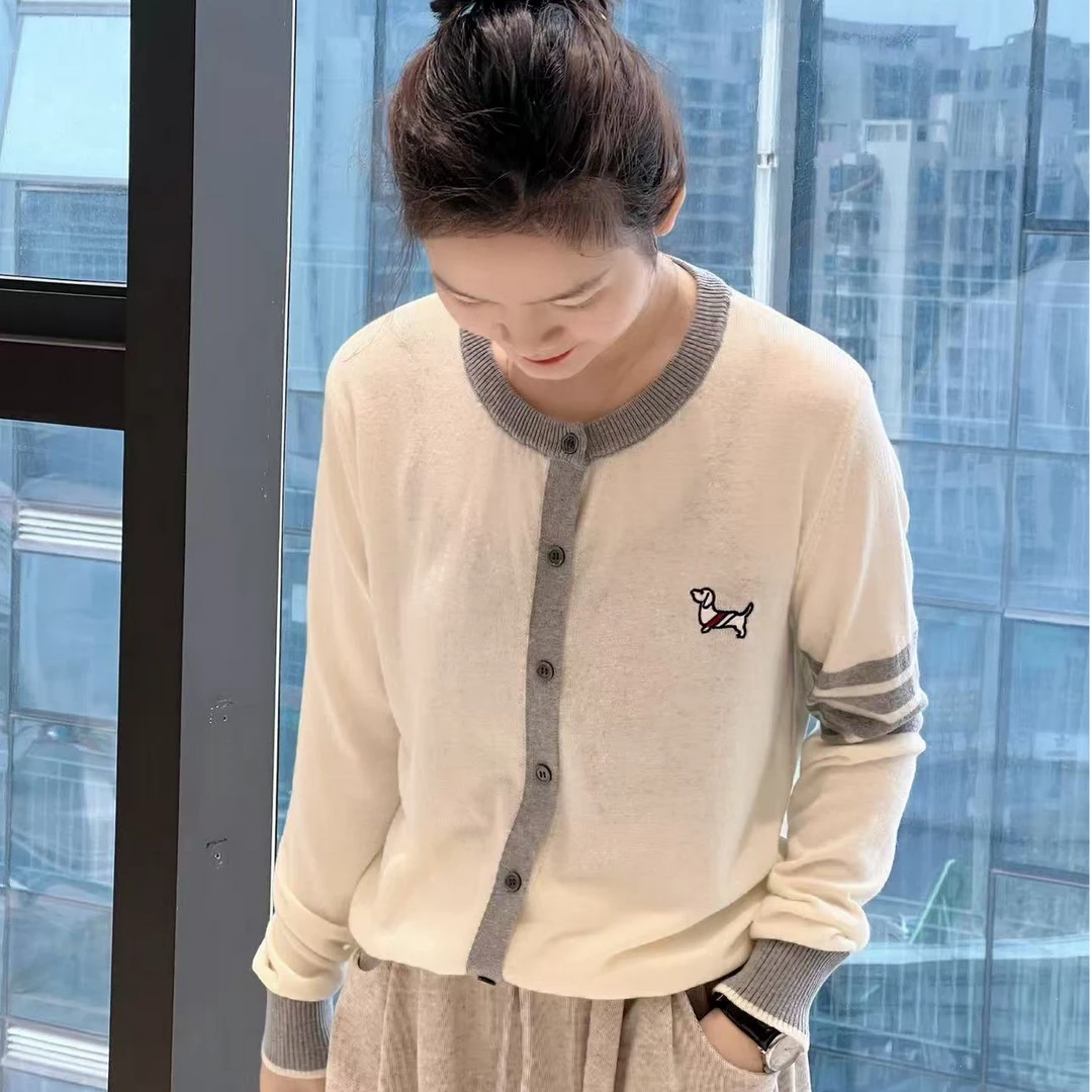 普拉那 645 新款慵懒圆领刺绣排扣毛衣女针洋气时尚百搭长袖上衣