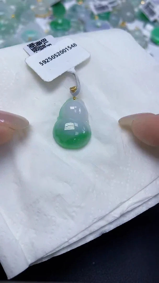 翡翠18K金镶嵌颈饰天然缅甸翡翠A货