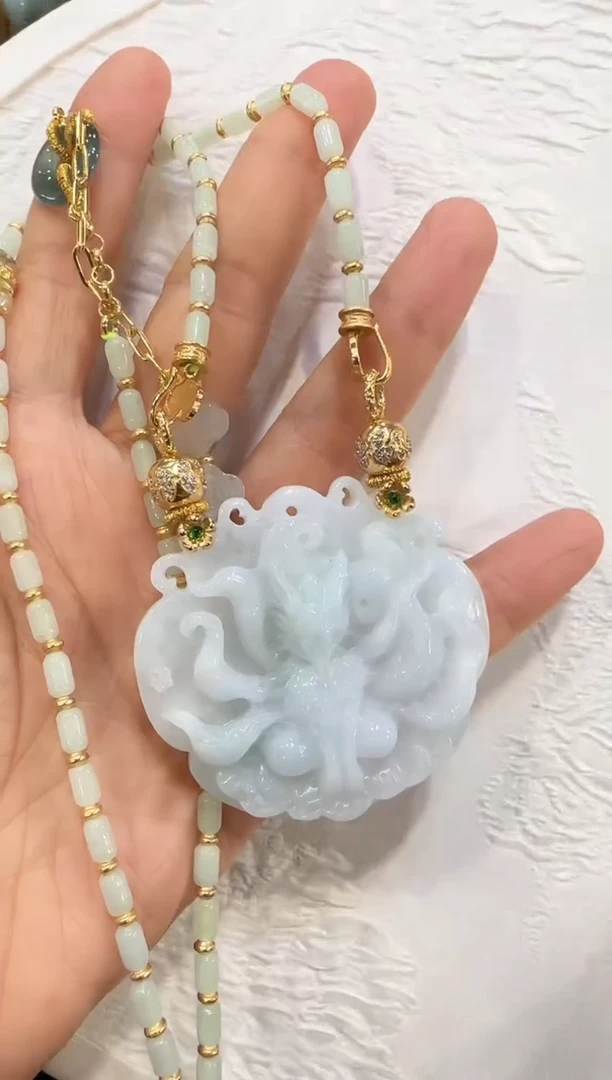 翡翠未镶嵌颈饰国风