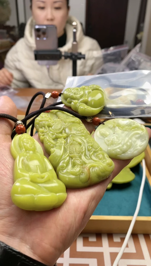 【闪购商品】蛇纹石玉其它未镶嵌多样性发货一个