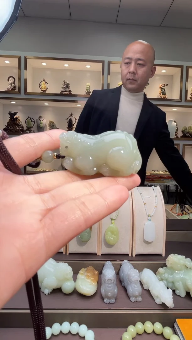 颈饰未镶嵌和田玉苏