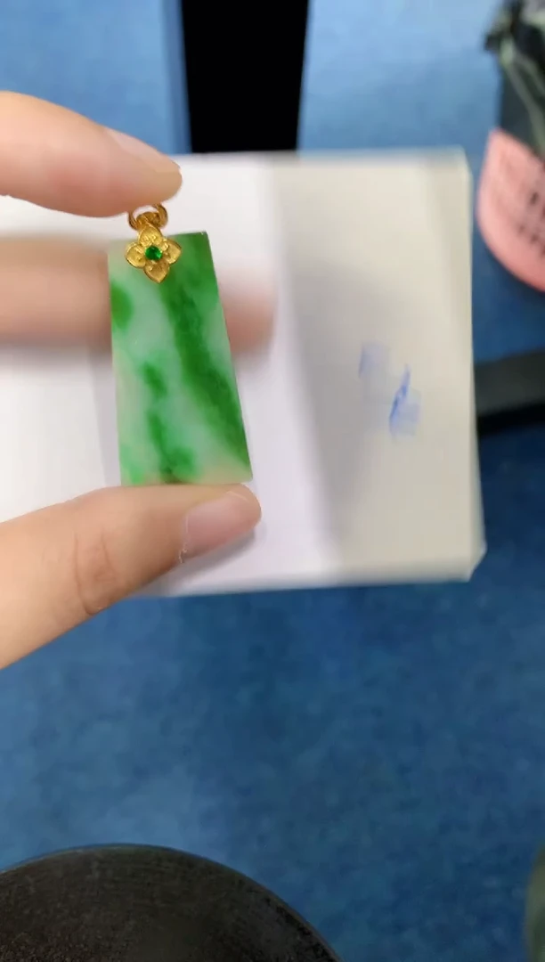 翡翠未镶嵌颈饰000000000