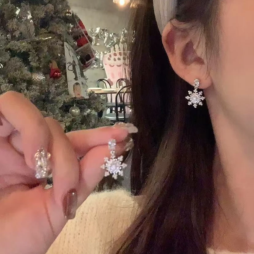 铜合金锆石耳饰 秋冬气质百搭闪锆雪花耳环女温柔氛围感耳针耳饰