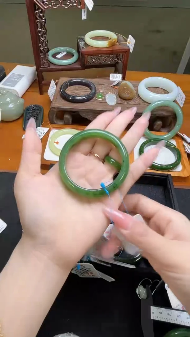 未镶嵌手镯和田玉俄料碧玉 53+圈  9016476