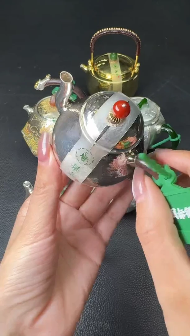 呆坐一人饮梨壶170