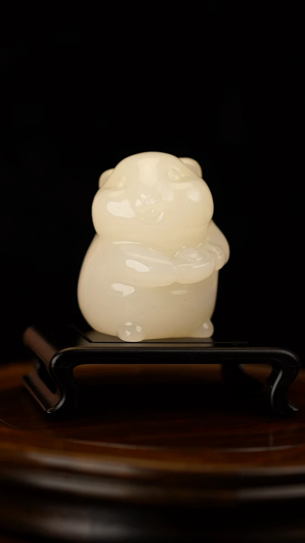 玉【鼠来宝】天然玉石仓鼠抱元宝摆件