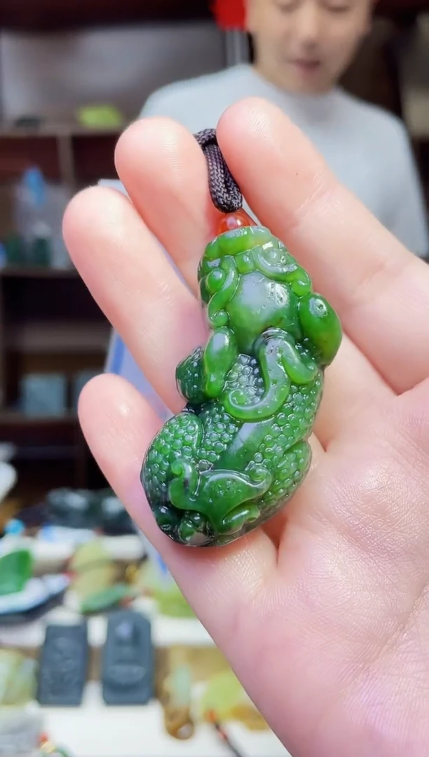 和田玉未镶嵌颈饰1