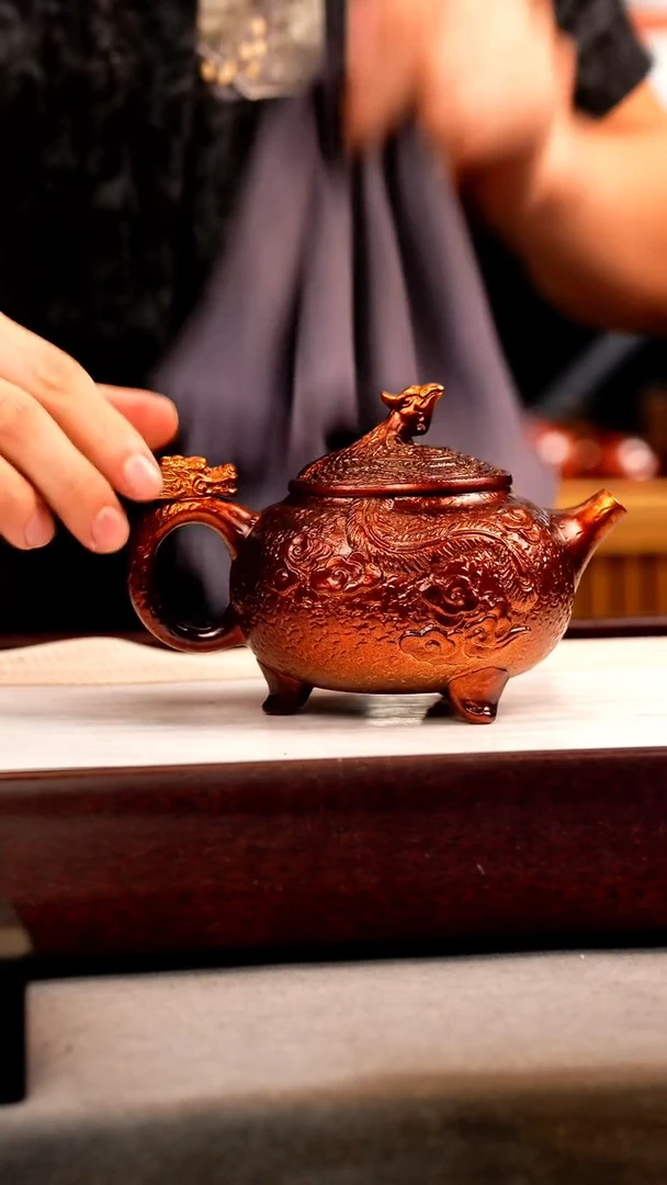 茶壶紫砂金贝烧 三足龙尊 刻绘