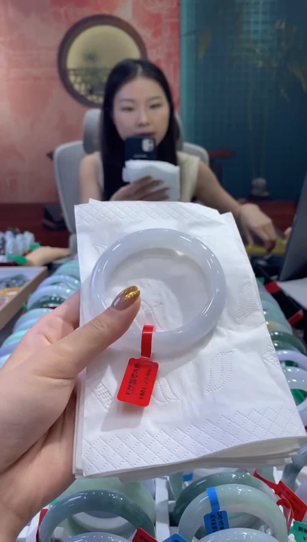 翡翠手镯未镶嵌多人07220