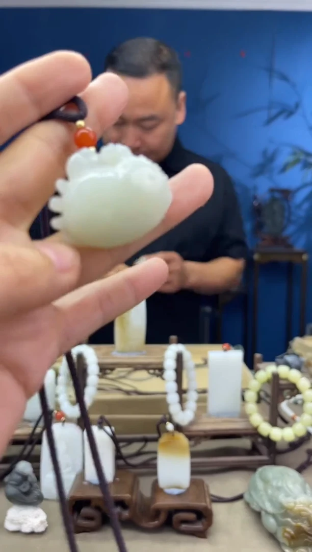 和田玉未镶嵌颈饰1