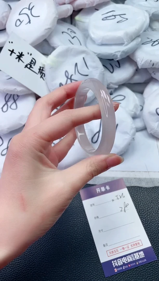【闪购商品】石英质玉手镯未镶嵌X526