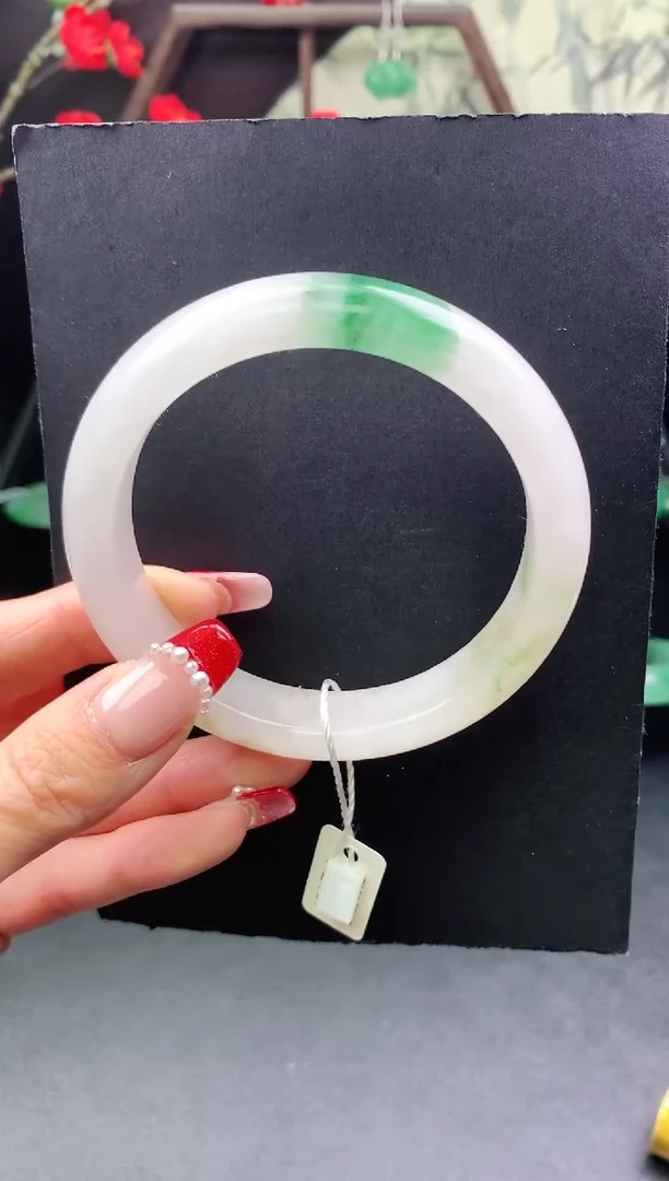 【闪购商品】石英质玉手镯未镶嵌圈口62