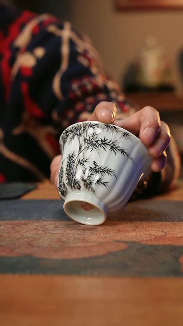 【闪购商品】诗逸瓷话墨彩竹石纹杯