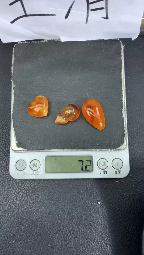 蜜蜡未镶嵌珠宝奇石76