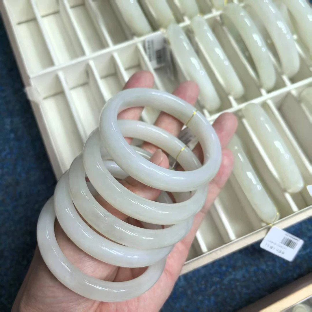 天然和田玉手镯精美时尚气质有瑕款多样性发货其一33