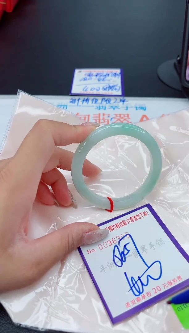 翡翠手镯未镶嵌1