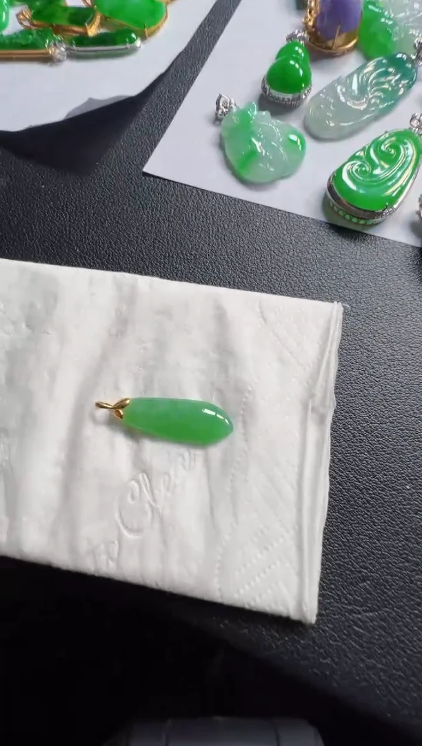 吊坠(不含链)18K金镶嵌翡翠268