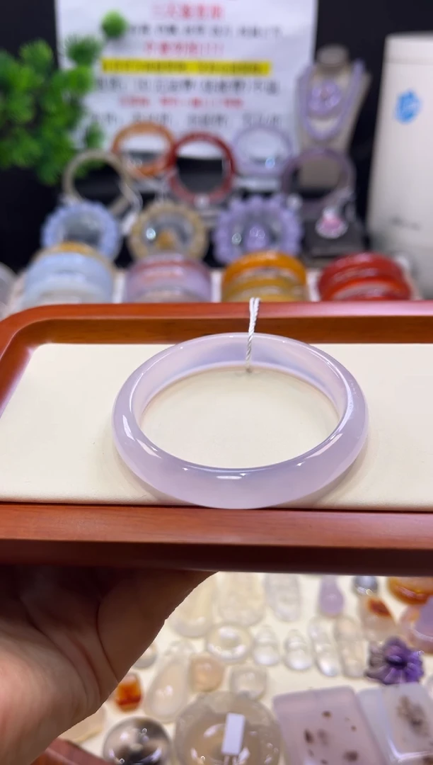 玛瑙/玉髓手镯未镶嵌不同角度不同光线色不同