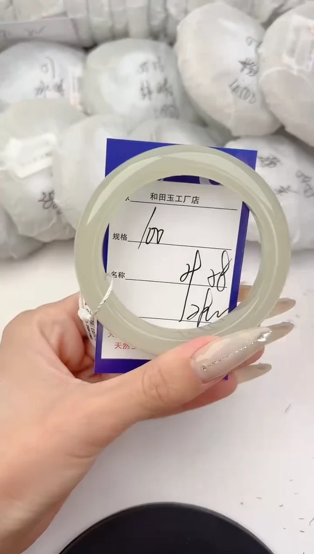 和田玉手镯未镶嵌100颜色微差无瑕疵