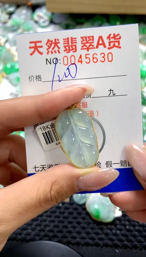 翡翠18K金镶嵌颈饰1111111111111111