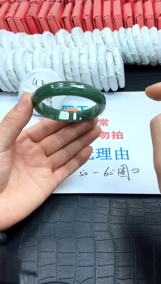 翡翠手镯未镶嵌所见所得，高冰美人镯！