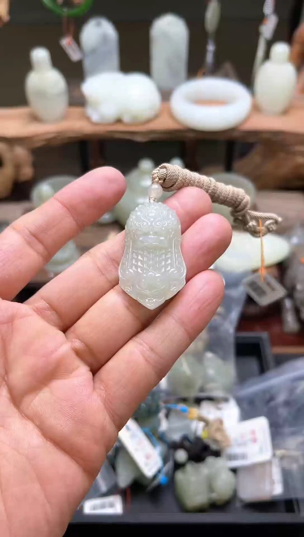 【闪购商品】和田玉吊坠未镶嵌且末青白 盾牌810098