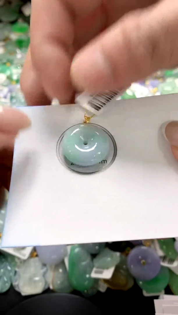 翡翠18K金镶嵌颈饰1111111111111111