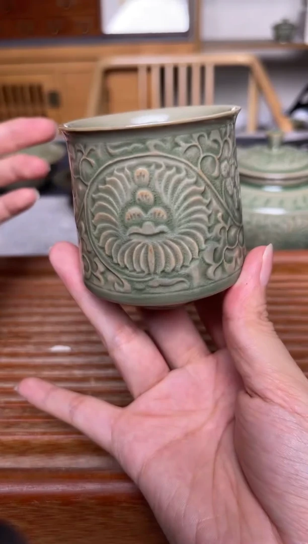 其他秘色菊纹束口杯 微瑕