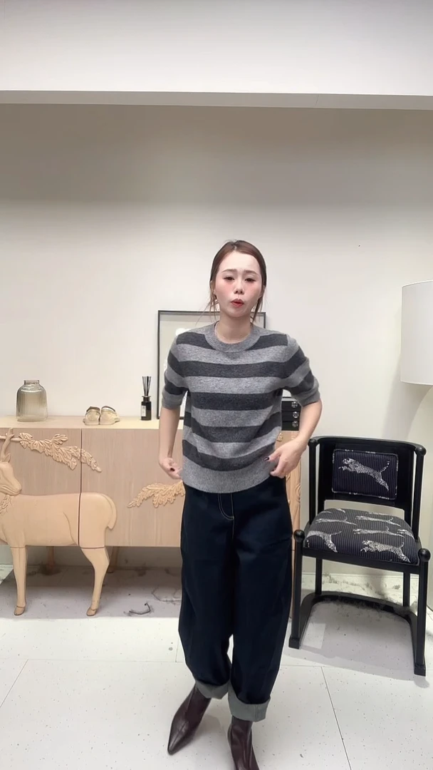 灰黑间隔圆领羊毛半袖