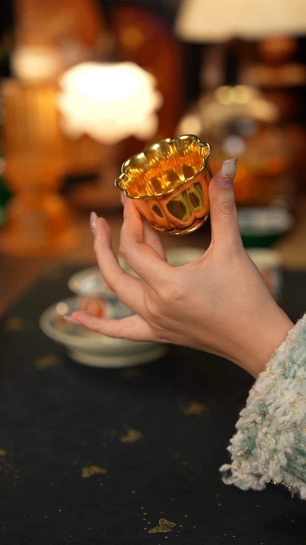 雲由金彩釉唐韵主人杯