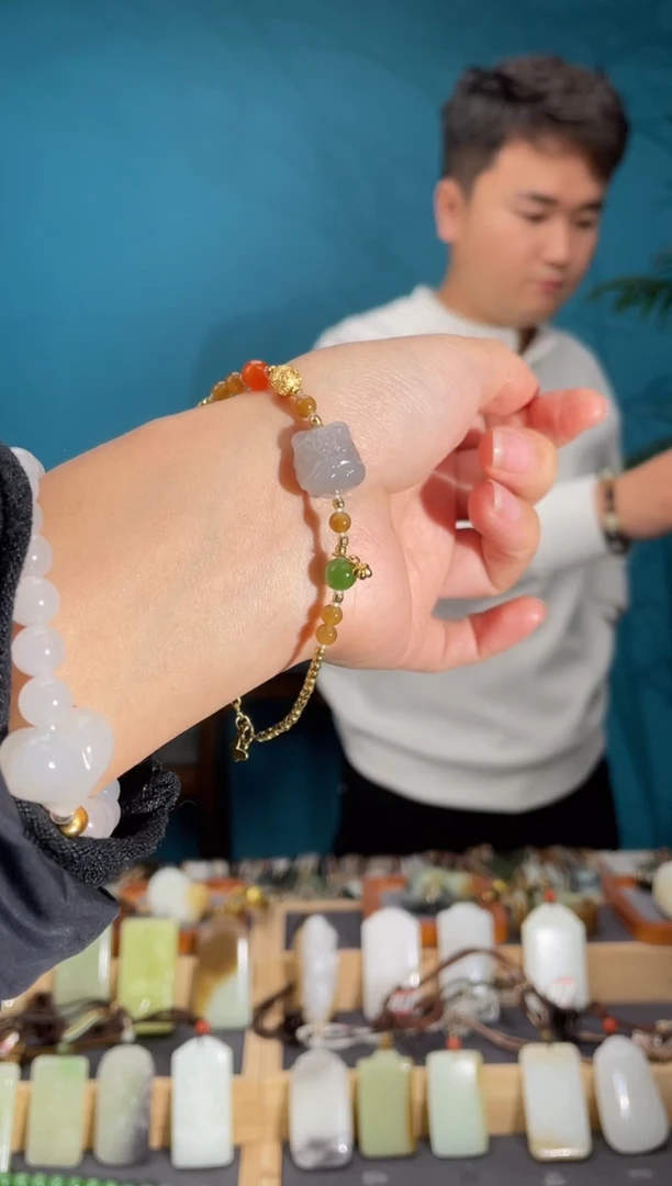 颈饰未镶嵌和田玉1