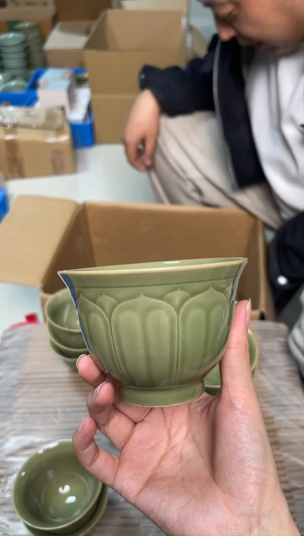 陶瓷橄榄绿莲瓣大压手杯