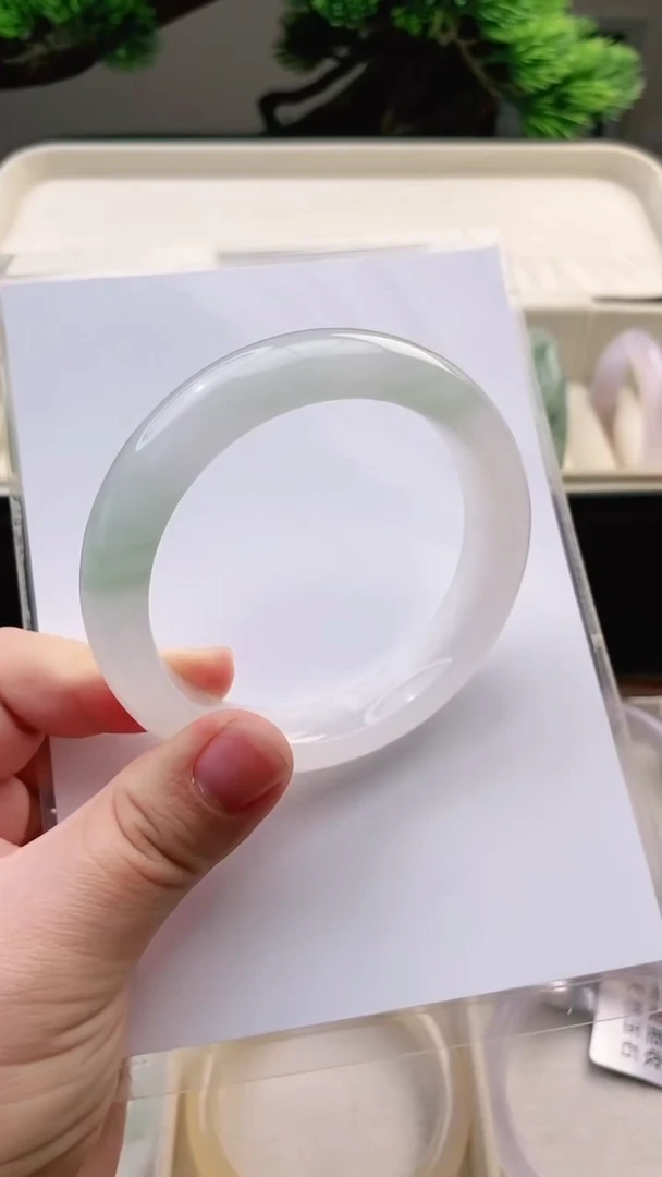 【闪购商品】石英质玉手镯未镶嵌59