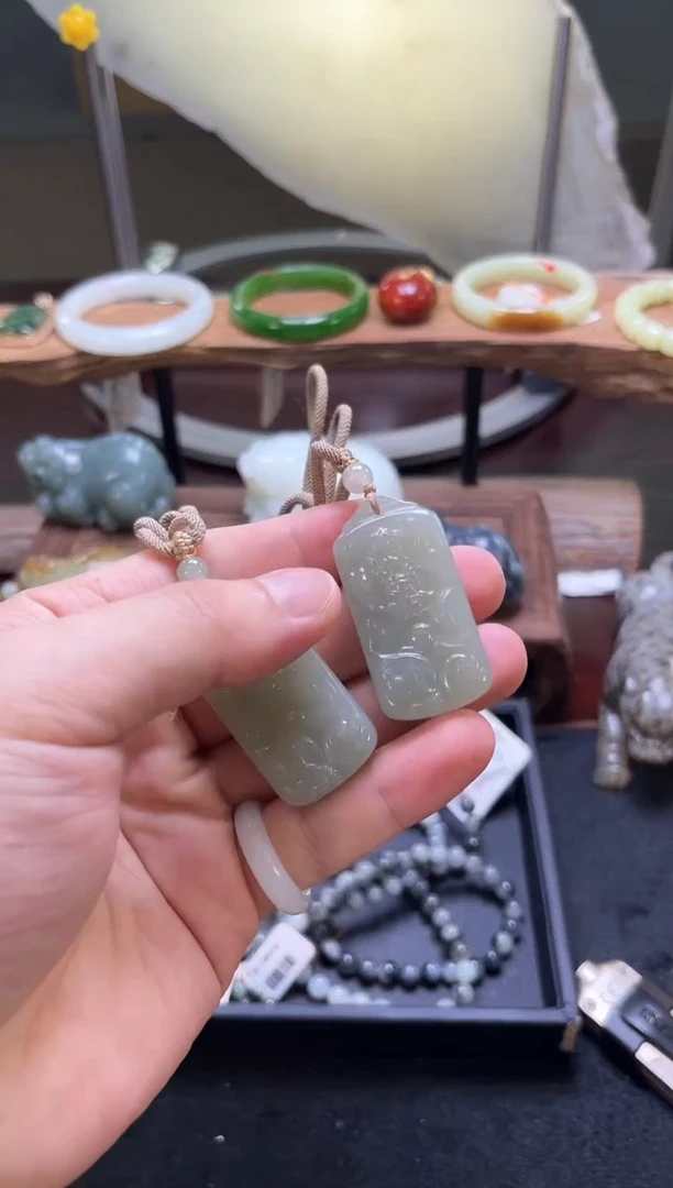 和田玉未镶嵌吊坠(不含链)且末青白 龙凤牌 多样性发一