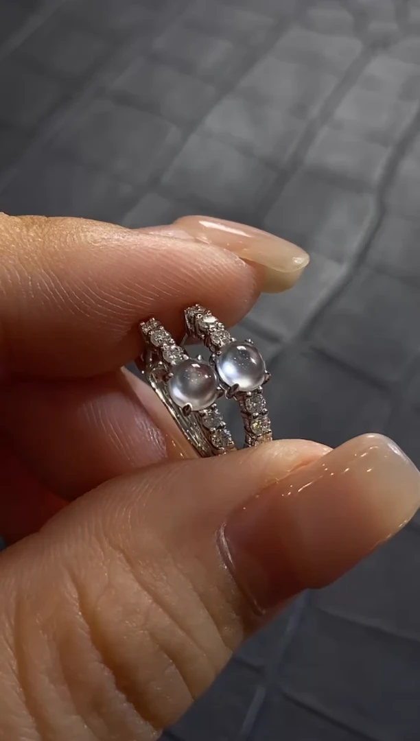 颈饰18K金镶嵌翡翠收到货48小时鉴赏期（超时不退不换）