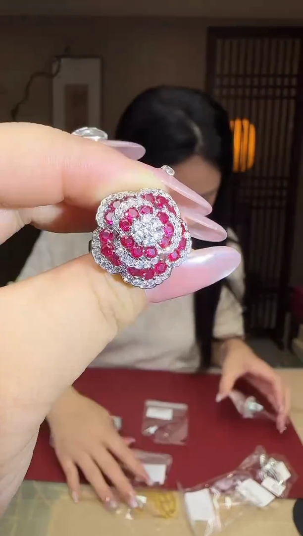 甄选好物 | 红宝花朵戒指