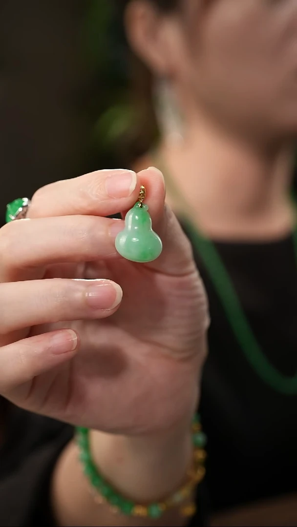 吊坠(不含链)18K金镶嵌翡翠飘绿翡翠葫芦吊坠