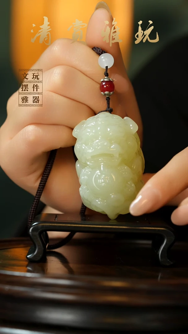 玉《貔貅抱球》手把件摆件