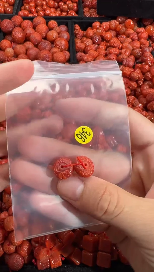 南红玛瑙未镶嵌颈饰1