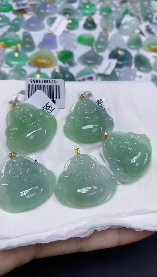 翡翠18K金镶嵌颈饰天然缅甸翡翠A货多样性发其一