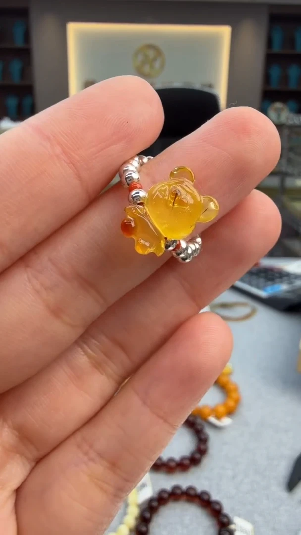 未镶嵌琥珀戒指249秒拍号 假一罚三