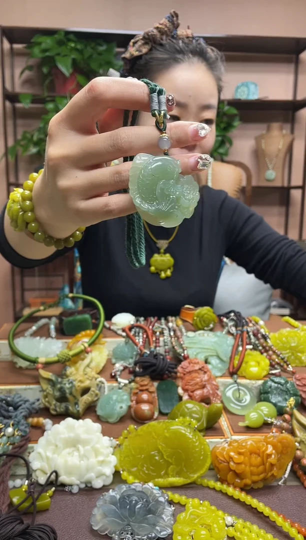 未镶嵌岫玉吊坠·