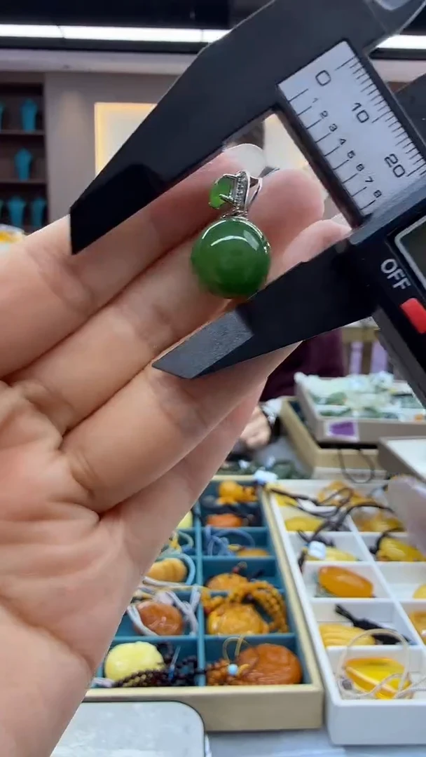 颈饰未镶嵌和田玉244秒拍号假一罚三