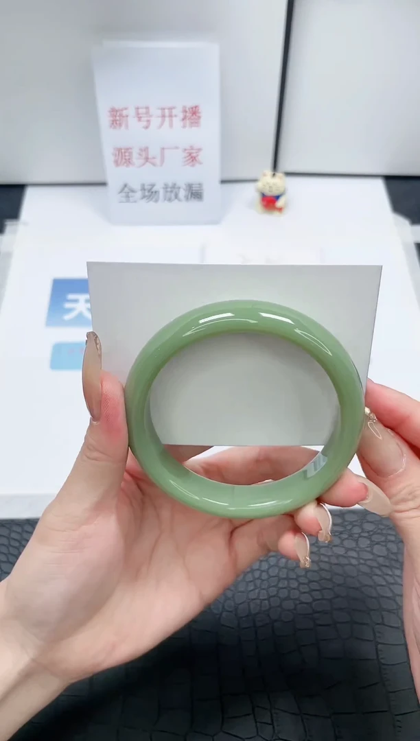 【闪购商品】石英质玉手镯未镶嵌W238-63