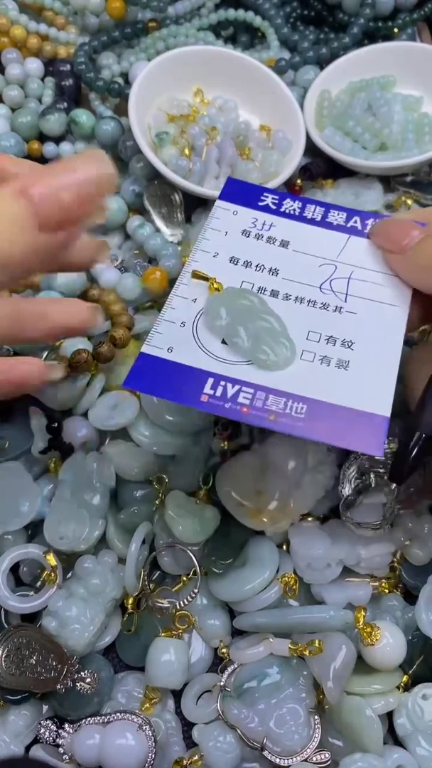 翡翠未镶嵌颈饰天然翡翠A货吊坠批量多样性发其一