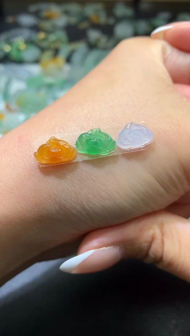 未镶嵌定制翡翠毛货 7.6-10.9-3.8