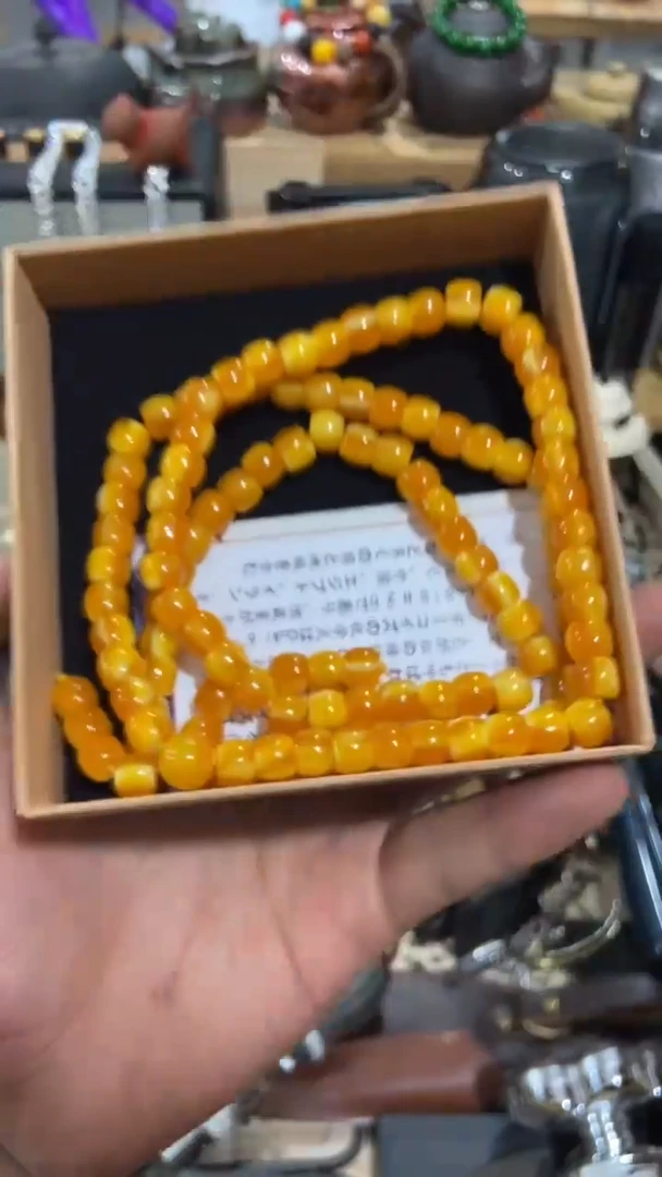 瓷片闪购商品  如图所示