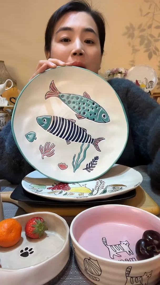 【闪购商品】瓷片11英寸鱼手绘盘 微瑕介意勿拍