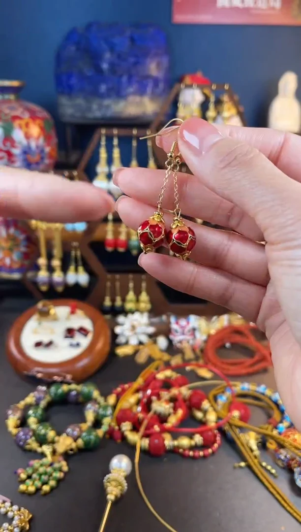 【闪购商品】玫红色莲花珐琅耳钩